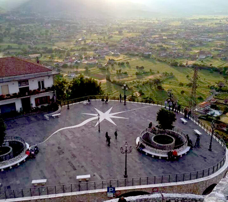 teggiano vista castello macchiaroli